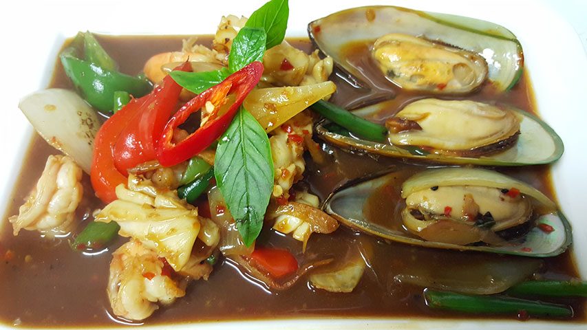 SEAFOOD PAD CHA